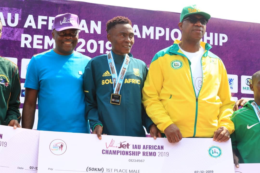 Award presentation to the South Africa team at the IAU African Championship Remo 2019